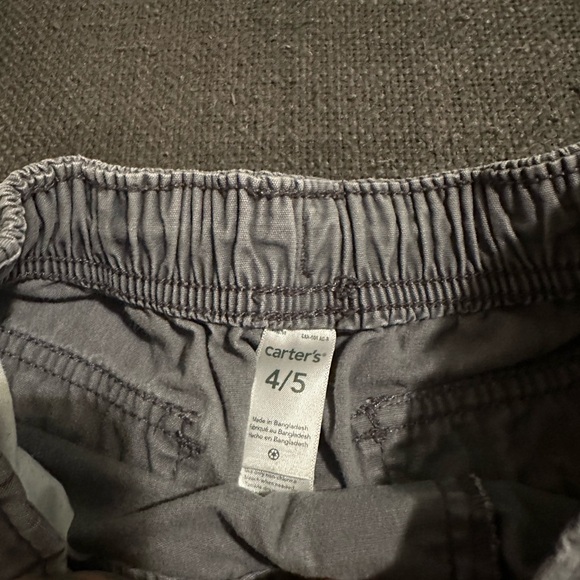 Carters boys grey cargo shorts. Size 4/5 - Picture 3 of 3